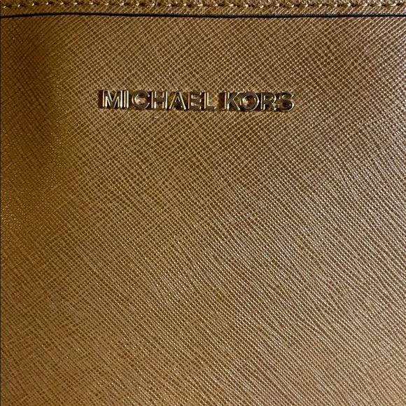 Large michael Kors purse - Picture 2 of 4